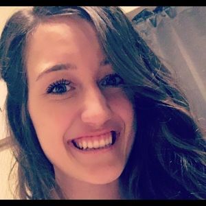 Meet your Posher, Adrianna